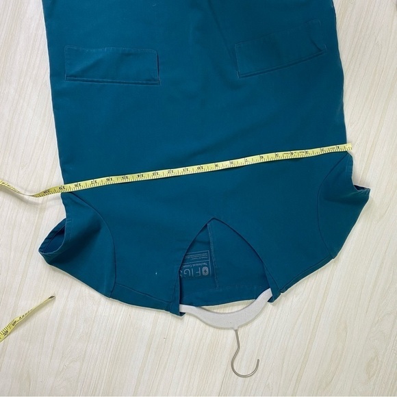 Figs technical collection dark teal scrub short sleeve v-neck top size XS - Picture 8 of 8